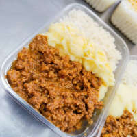 Arroz branco, carne moída e purê P