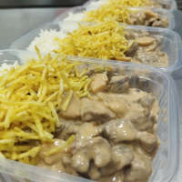 Arroz branco e strogonoff carne P