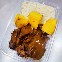 Arroz branco, carne assada e batata P